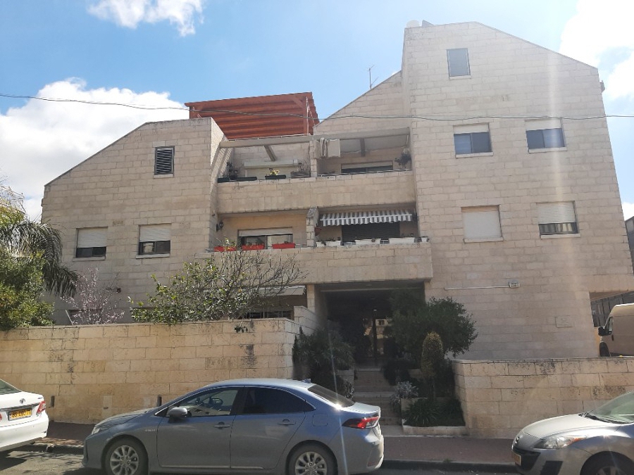 שיר"ן: דירת פנטהאוז למכירה בארנונה בירושלים