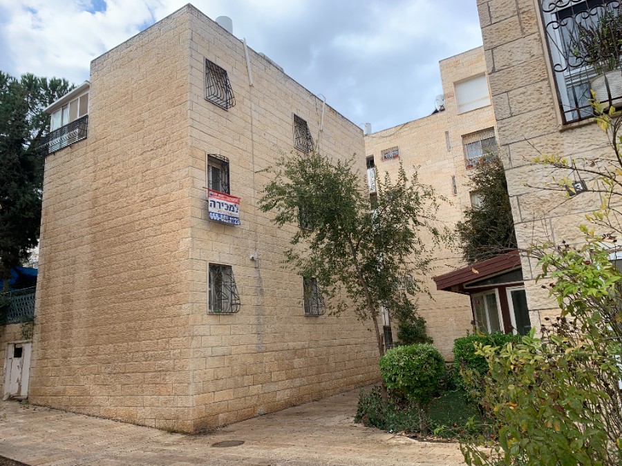 שיר"ן: דירה למכירה בשכונת גילה בירושלים