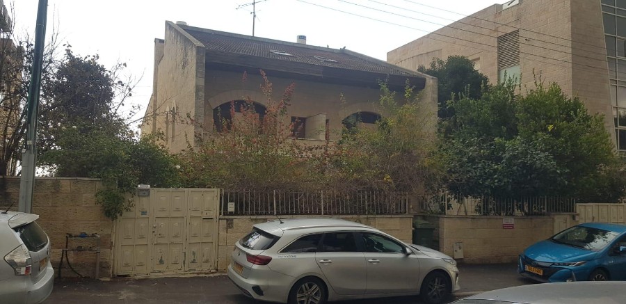 שיר"ן: בית למכירה בארנונה בירושלים