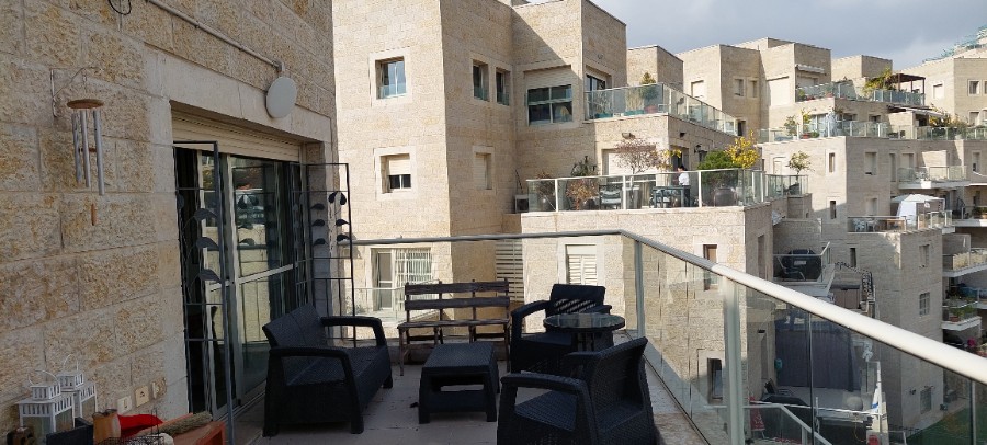 שיר"ן: דירה למכירה בארנונה בירושלים