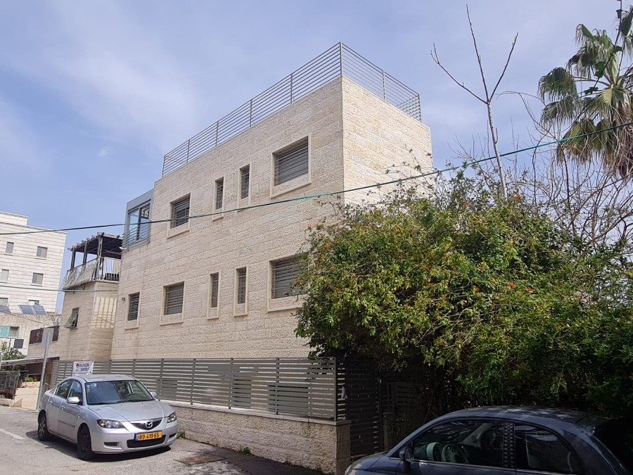 שיר"ן: דירה עם גינה למכירה בקטמון הישנה בירושלים