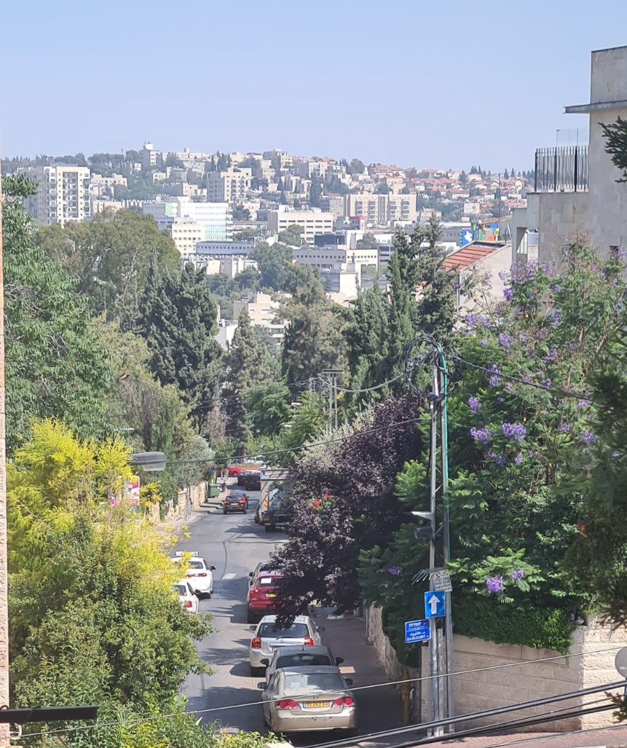 שיר"ן: דירה למכירה בקטמון הישנה בירושלים