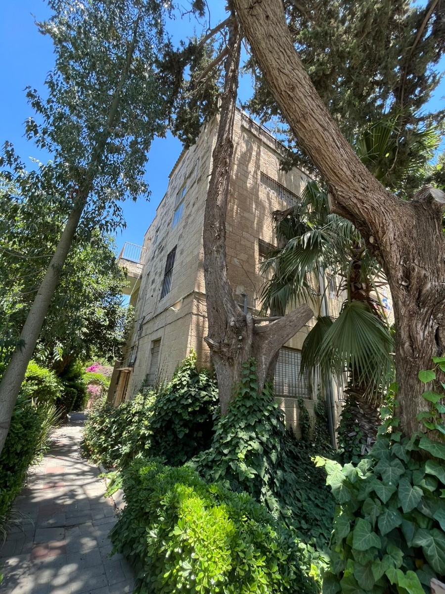 שיר"ן: בניין למכירה בקטמון הישנה בירושלים