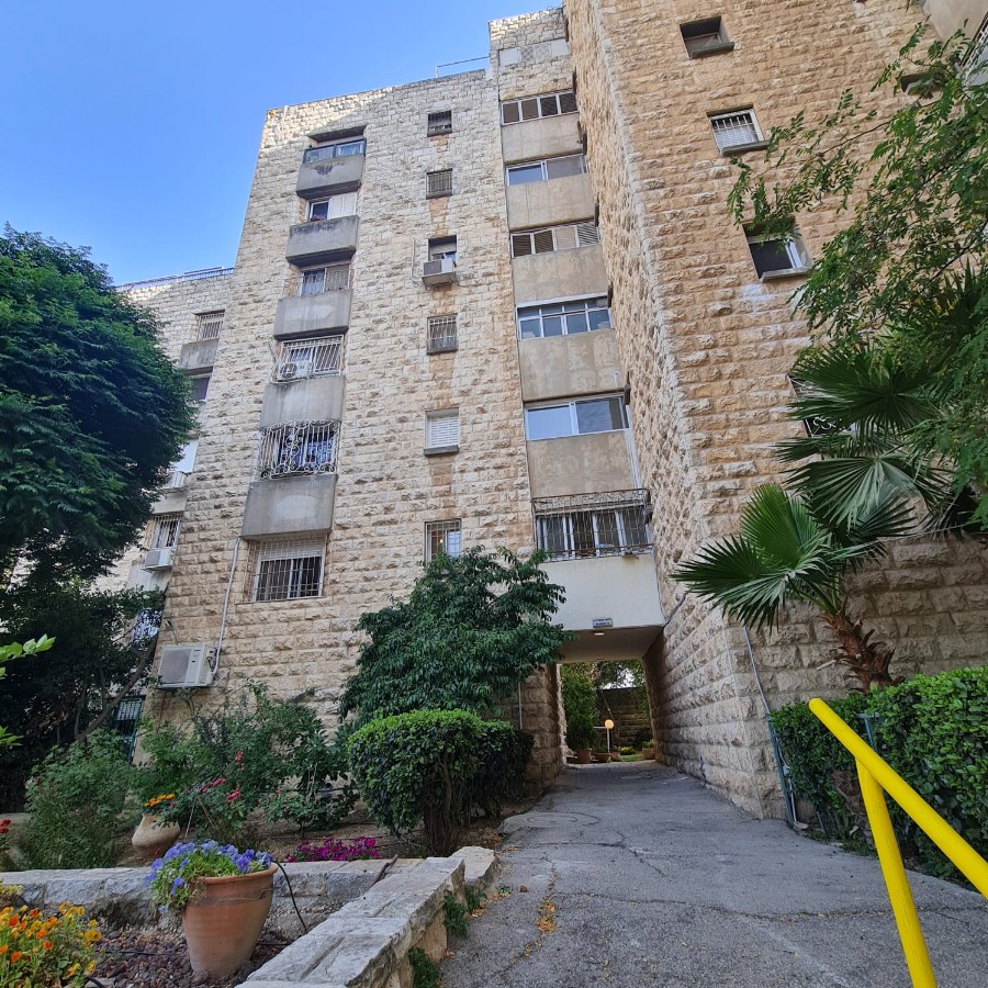 שיר"ן: דירה למכירה בגבעה הצרפתית בירושלים